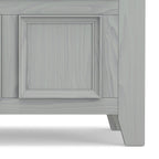 Banc de rangement en bois massif – Marron foncé / Gris / Blanc / Noir, avec couvercle à charnière, 2 places